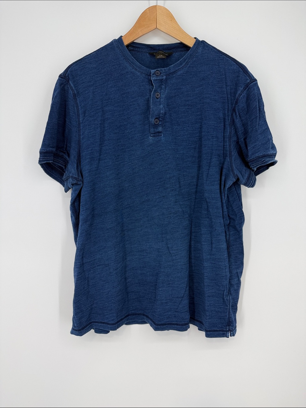 Club Monaco Indigo Blue Short-Sleeve Henley Size Large